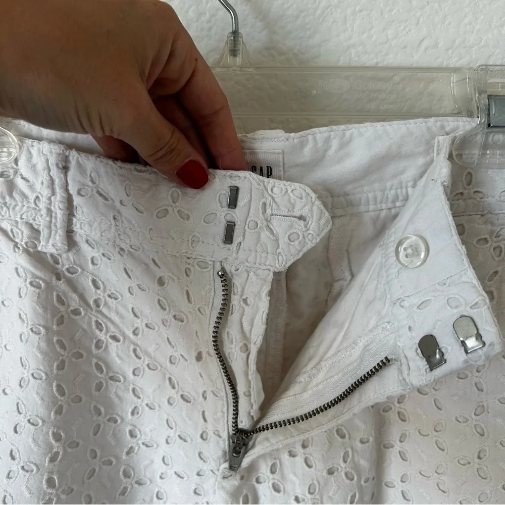 GAP white eyelet